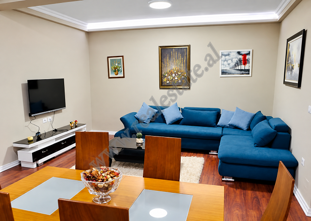 Apartament 2+1 per qera ne rrugen Liman Kaba, tek Kompleksi Dinamo ne Tirane.
Pozicionohet ne katin